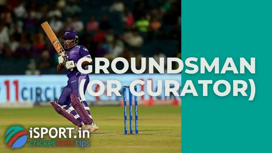 Groundsman (or curator) 1 Groundsman (or curator)